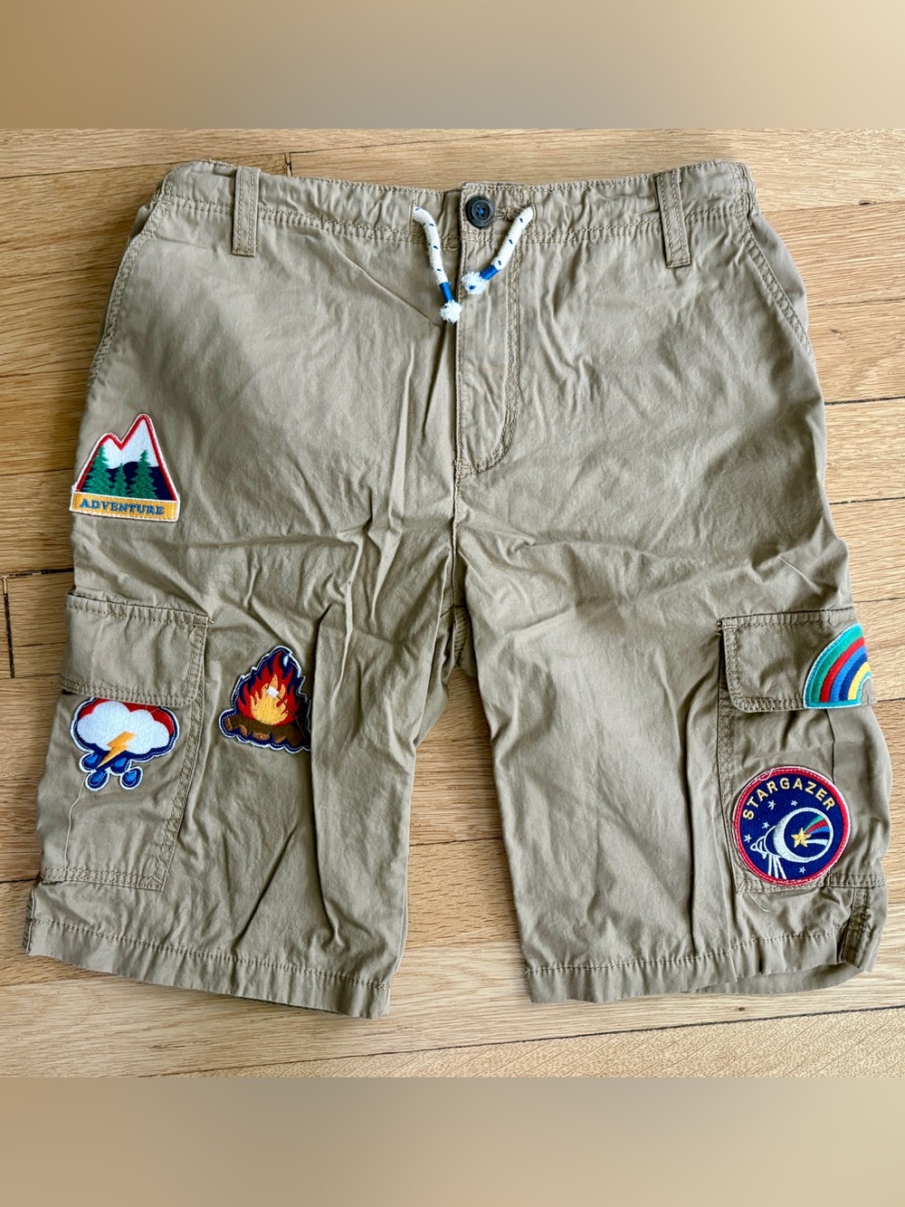 Mini Boden Khaki Cargo Scout SHORTS with Colorful Camp Patches Kids/Boys Sz 13Y